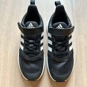 Adidas Cloudfoam Black and White Sneakers - Boys Size 2.5